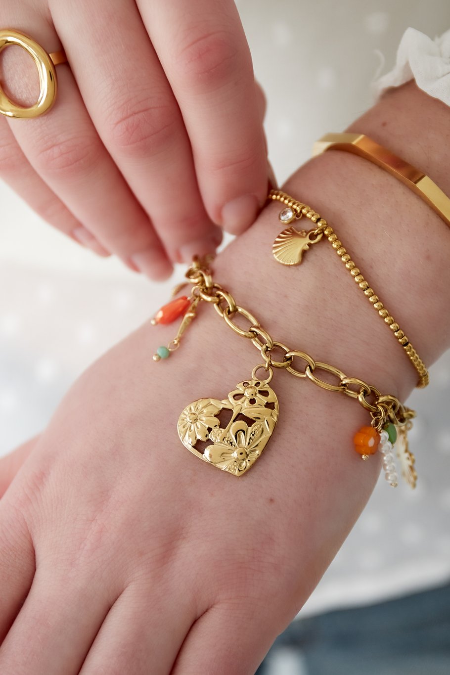 link bracelet with large charms Picture2